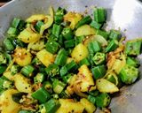 A picture of step 4 of Okra Potato Masala Fry.