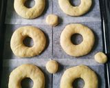 Foto langkah ke 4 dari resep Donat Maizena.