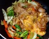 รูปขั้นตอนการทำที่ 5 ของ ก๋วยเตี๋ยวซีอิ๊วใส่เนื้อ