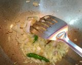 A picture of step 1 of Flattened fried rice Polau (Chire).
