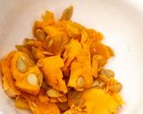 Hình bước làm 1 của món Bí đỏ non hấp nhồi thịt