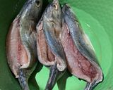 Foto langkah ke 1 dari resep Ikan bakar kembong isi tengah.