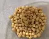 A picture of step 1 of Kurkuray ki chatpati chaat.