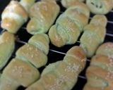 Foto langkah ke 4 dari resep Roti Sobek Pandan.