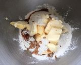 Une image de l'étape 2 de Pâte brisée à la crème de cassis (pour tarte sucrée).