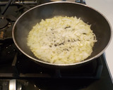 Foto del paso 12 de la receta: Quinoa con cebolla y calabacín al toque parmesano