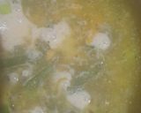 Foto del paso 4 de la receta: Salsa de puerro, vino, leche, ajo y cebolla (capeletinis)
