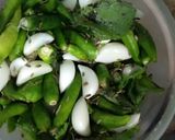A picture of step 2 of Imli ki Green chutney.
