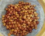 स्प्राउट चना चाट(Sprout chana chaat recipe in Hindi) रेसिपी चरण 2 फोटो