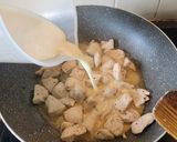 A picture of step 4 of Creamy Pesto chicken zoodles.