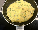 Foto del paso 6 de la receta: Tortilla de calabacín 🥒