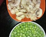 A picture of step 1 of Matar Mashroom.