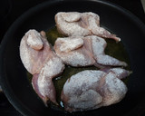 Foto del paso 1 de la receta: Guiso de codornices con champis (olla rápida)