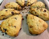 Foto del paso 10 de la receta: “SCONES” con frutos rojos y chips de chocolate blanco!!