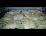 Foto del paso 2 de la receta: Rosada al horno con patatas y cebolla