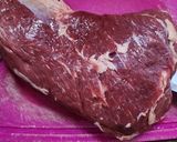 Foto del paso 2 de la receta: 🥩🥓🫑🥔Colita de cuadril rellena con morrón y panceta, con papas, al horno 🥔🫑🥓🥩