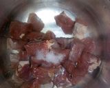 A picture of step 2 of Steamed spinach and wet fried beef.