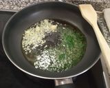 Foto del paso 3 de la receta: Revuelto de quinoa con gulas y gambas a tú gusto