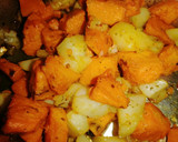Foto del paso 3 de la receta: Papas y boniatos en condimento sabor pollo