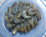 Foto langkah ke 1 dari resep Udang Tumis Pedas Manis.