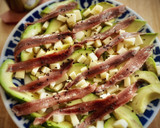 Foto del paso 2 de la receta: Entrante de aguacate casero con anchoas de Santoña y queso de cabra