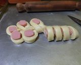 Foto langkah ke 4 dari resep Caterpillar Bread.