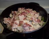 Foto del paso 4 de la receta Habas baby con ajos tiernos, beicon y champiñones