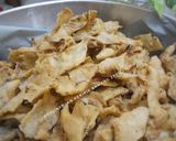 Foto langkah ke 8 dari resep Kue Bawang / Keripik Bawang Tanpa Telur.