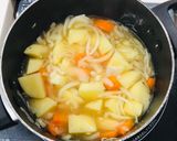 Foto del passaggio 2 della ricetta Nikujaga🇯🇵 Carne e patate