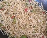 A picture of step 1 of Vegetables noodles.