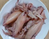 Foto langkah ke 1 dari resep Tumis Cumi daun kencur.