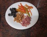 Foto del paso 1 de la receta: Pizza con calabacín, pimiento morrón y jamón serrano