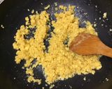 A picture of step 4 of Moong dal halwa.