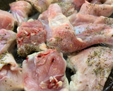 Foto del paso 1 de la receta: Guiso de pollo al ajillo con patatas