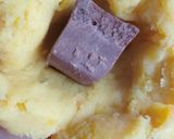 Foto langkah ke 3 dari resep Bola - bola ubi isi Coklat.