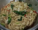 Foto langkah ke 8 dari resep Kwetiau Goreng, sederhana, praktis, special dan lezat.