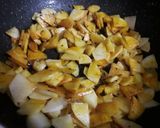 बटाट्याच्या काचर्या (batatyacha kachrya recipe in marathi) रेसिपी स्टेप 2 फोटो 