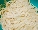 Foto langkah ke 1 dari resep Spaghetti Aglio e olio.