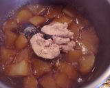 A picture of step 3 of Simmered Daikon and Canned Mackerel.