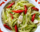 Foto langkah ke 5 dari resep Tumis Labu Siam Bawang Putih.