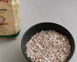 A picture of step 2 of Nutty Oats dates bar.