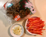 舞菇炒高麗菜 / 簡單家常菜的食譜步驟1照片
