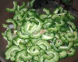 Foto langkah ke 3 dari resep Oseng Pare Pedas.