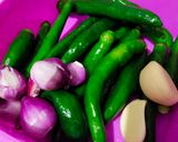 Foto langkah ke 2 dari resep Cumi Asin Cabe Ijo.