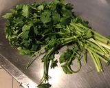 Une image de l'étape 1 de Sauce verte au persil et moutarde douce.