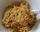 Foto langkah ke 2 dari resep Donat Mie (Indomie).