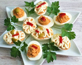 Foto del paso 5 de la receta: Huevos rellenos de atún y tomate-deliciosos