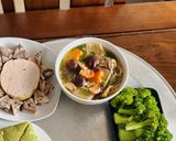 Hình bước làm 4 của món Canh tôm nấm bóng cá