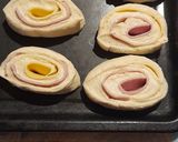 Foto del paso 4 de la receta: Pan arrollado con jamón y queso