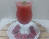 A picture of step 4 of Strawberry 🍓cool refreshing drink 🍸.